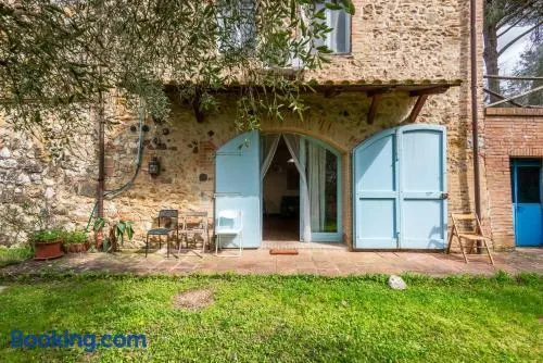 Attraente appartamento con giardino, piscina e barbecue | Sono ammessi animali domestici - Image 1