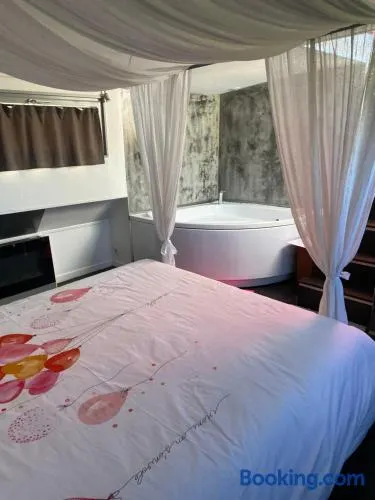 Chambre d'hôte insolite sur une péniche - Image 1