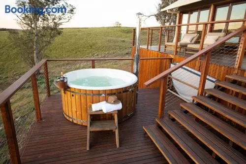 Sunvale Stunning Wilderness Luxury Lodge with Woodfire Heated Spa - Image 1