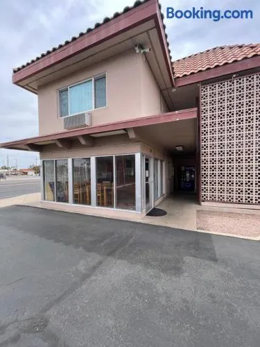 Sunshine Inn - Image 1