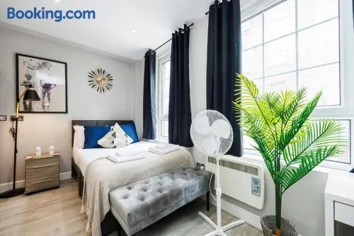 Chic Rooms in Spitalfields, London - Image 1