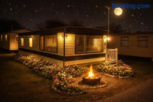 6 Headwards Glamping Retreat - Image 1
