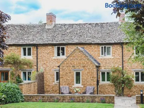 Climbing Rose Cottage - Dog Friendly - Peaceful Cotswold Cottage - Image 1
