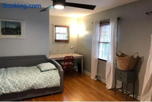 Private suite near Cleveland Clinic - Image 1