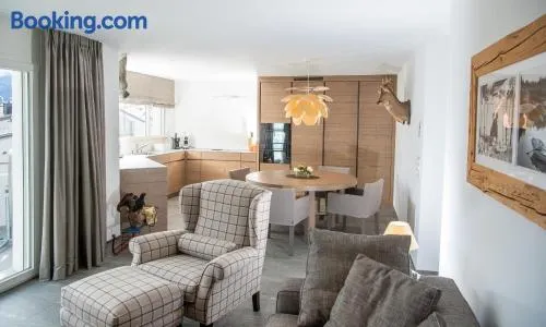 Stylish apartment with fireplace and mountain view - Image 1