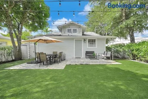 Stylish 4B 3B with Jacuzzi near Wynwood and Beaches - Image 1