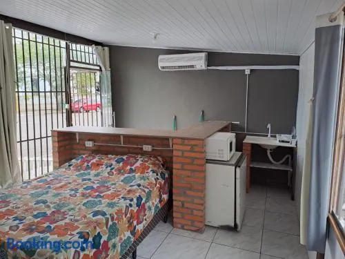 Suíte ampla com ar condicionado - Image 1