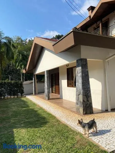 Casa compartilhada com estacionamento - Image 1