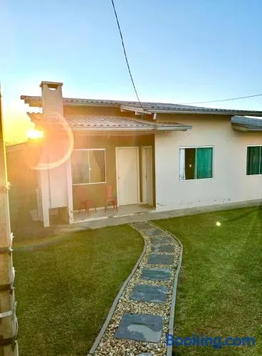 Casa próxima ao shopping Lages e a festa do pinhão - Image 1