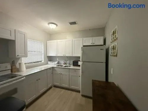 Modern cozy home with private patio - Sleeps 6 - Image 1