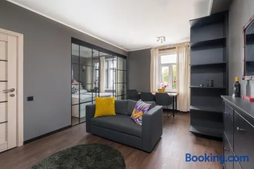 Sunny 1BR Apartment near Park & Stadium - Image 1