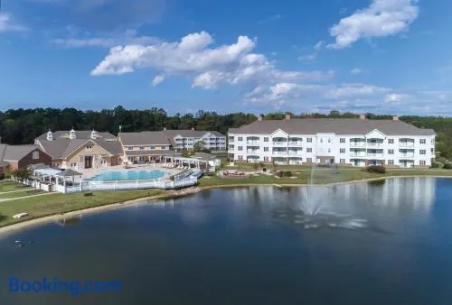 CW Governor's Green - 2BR- Apartment with Resort Access - Image 1