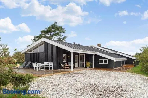 TV1363-Hirtshals-Oster-Kjulvej-40 - Image 1