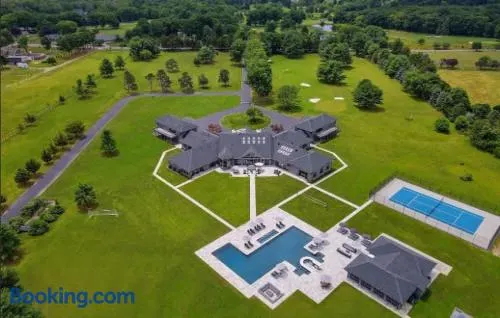 Mattaccino by Rove Travel - Estate with Pool & Spa - Image 1