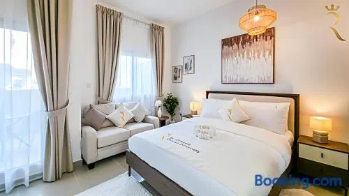 Cozy Urban Studio - Peach Bliss Haven - Image 1