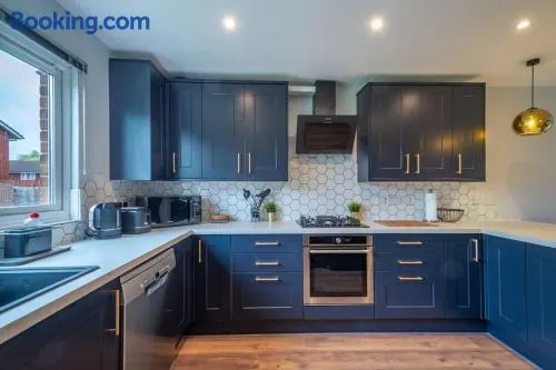 16 Waterloo Close, Newmarket - Image 1