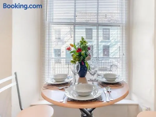 2 Bed in Tenby oc-fb025 - Image 1