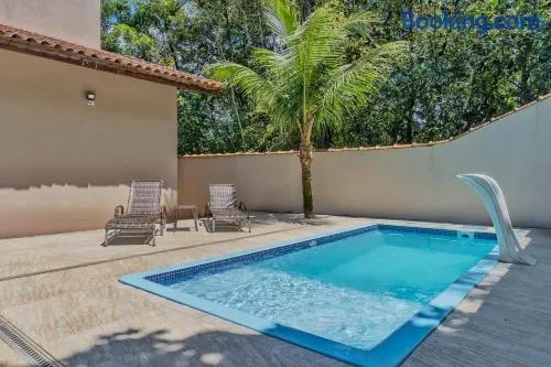 400 m te Separam das Areias da Praia de Boraceia, casa com piscina aquecida para ate 12 pessoas - Image 1