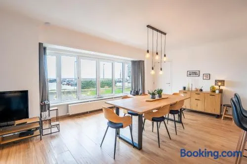 Cozy 2BR Seaside Apartment in Oostende - Family-Friendly and Fully Equipped - Image 1