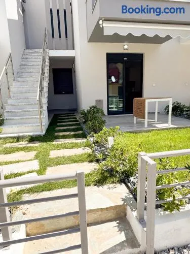Paralia Ofriniou Oasis Apartment with Swimming Pool Access and Starlink WIFI - Image 1