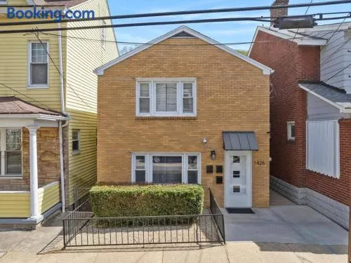 Bright, Quiet and Modern 1Bdr Apartment in Millvale, Lawrenceville - Image 1