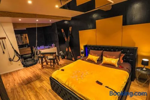 La loveroom bdsm grassoise "La chambre des désirs" - Image 1