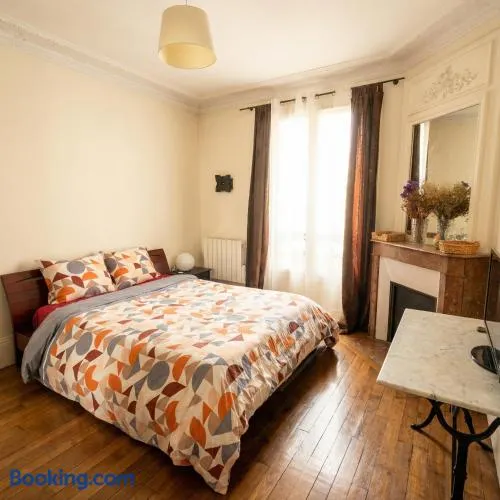 A spacious room in a strategic area - Image 1