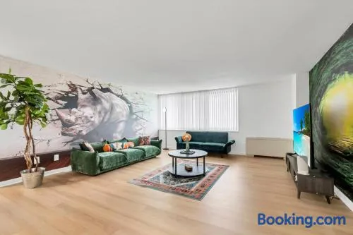 A WELL SEASONED APT IN TOWSON MD.WALKING DISTANCE TO EVERYTHING. - Image 1