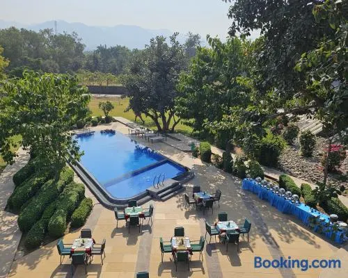 Mana Hotels - Image 1