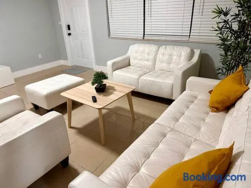 Convenient Location Pompano Deerfield Beach - Image 1