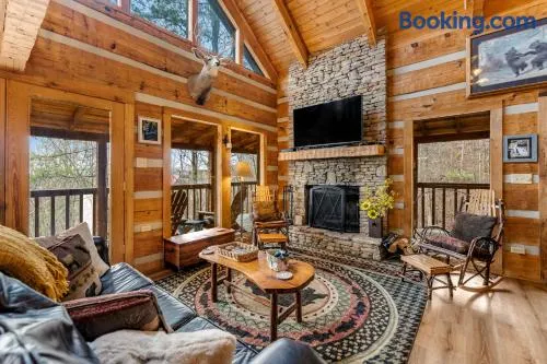 Secluded Retreat W Mtn Views Sleeps 6 Hot Tub - Image 1
