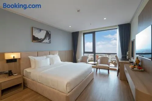 Hùng Vương Hotel - Stay 24h - Image 1