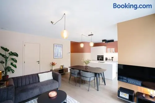 Luxury Apartment with 2 Patios by Beach - Image 1