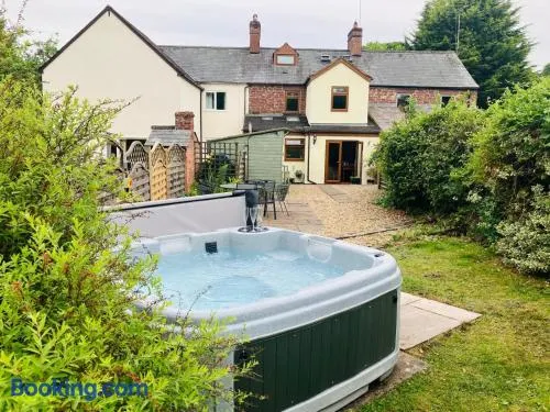 Bridge Cottage Hot tub Enclosed garden Tranquility - Image 1