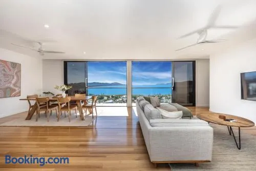 Incredible Views, Open Spaces, Luxury Escapes Townsville Villa - Image 1