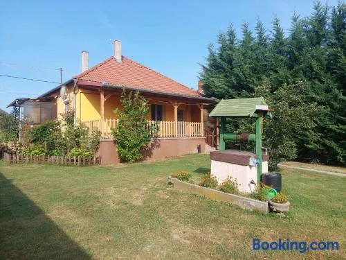 Schönes Ferienhaus mit Pool - Image 1
