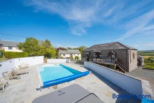 5 Bed in Marhamchurch oc-h34744 - Image 1