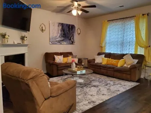 Pet Friendly, Free Breakfast, 3Bed 2Bath Covington Cozy Hideaway - Image 1