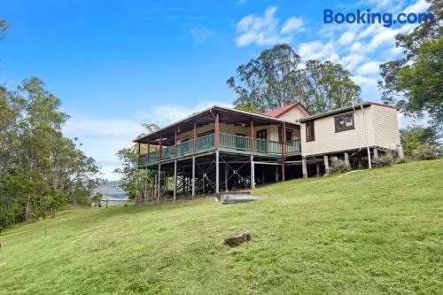 Large Luxury Farmhouse - Pet & Family Friendly Acreage Escape - The WilderNest - Image 1
