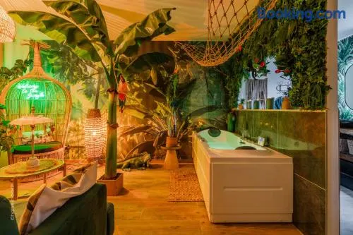 Lodge de la Jungle avec Spa - Image 1