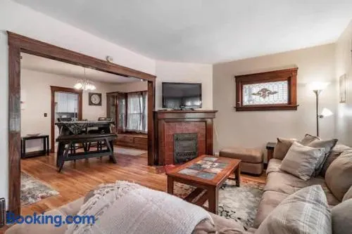 Lakewood Bed & Biscuit - Pet Friendly - Mins to LKWD Park - Image 1