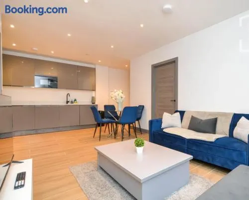 High Luxury London Stay 30 Mins to Camden & Central - Image 1