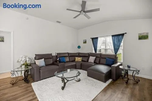 Cozy 2BR Near Eastport Town Square & Middleton - Image 1