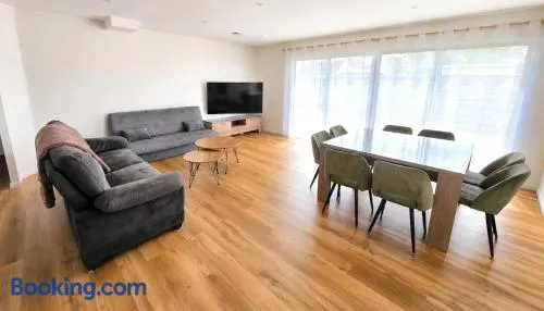Rez-de-chaussée complet dans une maison contemporaine - Image 1
