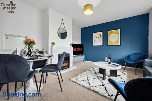 2 Bedroom Bungalow with Parking that Sleeps 6 - Image 1