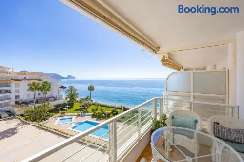 Appartement avec piscine, terrasse et internet haut débit | Vue mer - Image 1