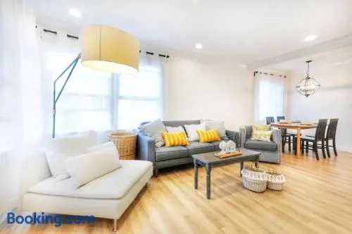 Centrally Located Charming LA Home with Food Scenes - Image 1