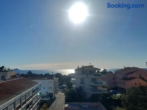 Appartement avec piscine, terrasse et internet haut débit - Image 1