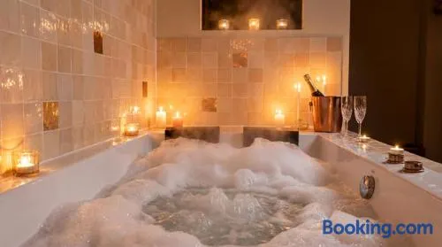 Suite Marrakech avec jacuzzi privatif Love Room romantique proche Toulouse - Image 1