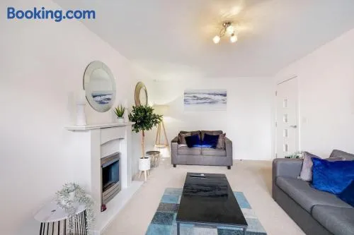 Entire 5 Bed home in Bristol United Kingdom - Image 1